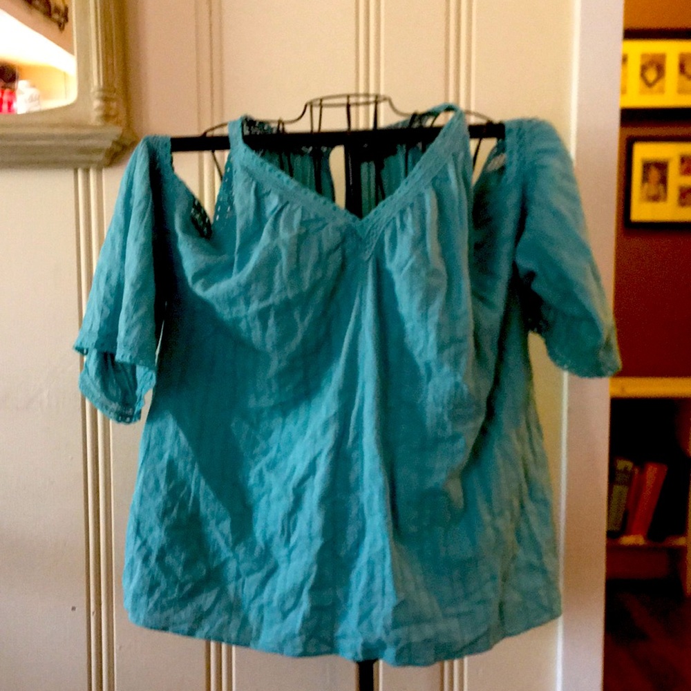 Dg2 cold shoulder blouse NWOT